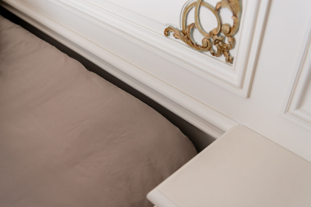 boiserie tete de lit chevets haussmanniens par l'atelier Bertoli
